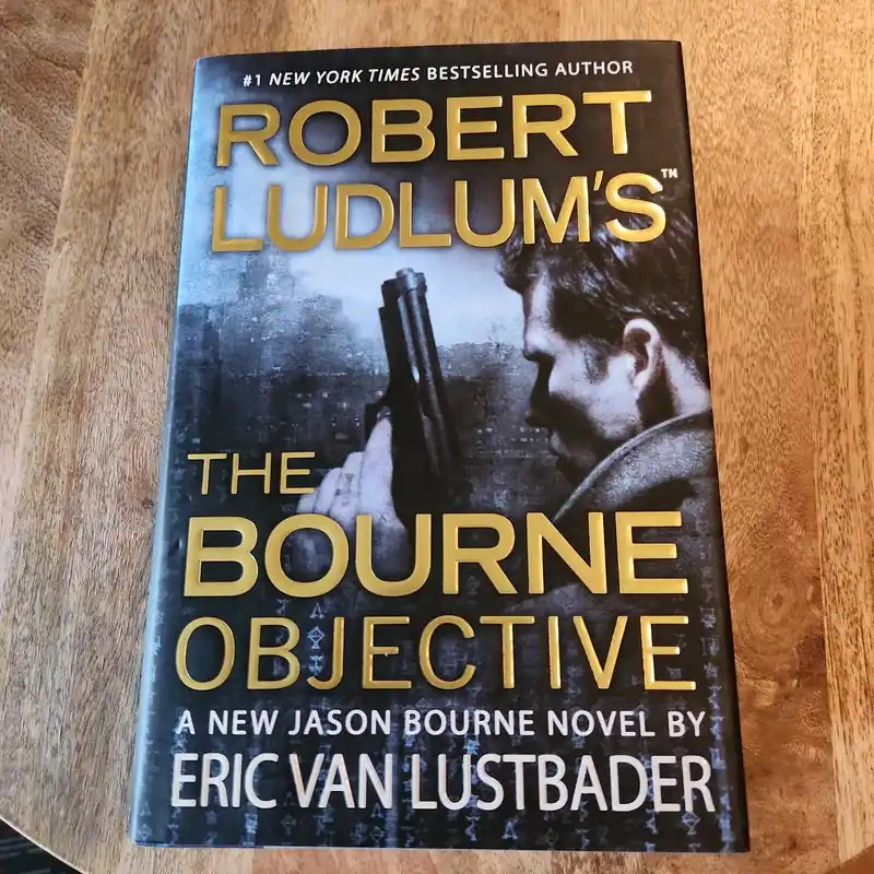 Fan Favorite Robert Ludlum's the Bourne Objective - Eric Van Lustbader